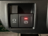 電動パーキングブレーキを装備しています!パーキングブレーキが足踏み式や手引き式ではなく電動で行うことができます。設定でシフトをパーキングに入れると自動でパーキングをかけるようにもできます!