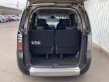 テールゲートを開けるとラゲッジルームがあるので荷物を収納できます。