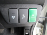 燃費を抑えるECON、横滑りを防ぐVSA等のスイッチ類は運転席の右側、手の届きやすい位置にあります。