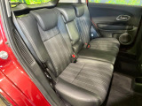 後部座席も気になるようなキズ・汚れやへたり等、大きなダメージはなく、良好な状態です。