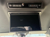 室内ルーフも目立った傷や、汚れはございません。※モニターを装備しています。