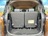 普段のお買い物や通勤、送迎等に十分な荷室スペースを確保しております。セカンドシートを倒すと、大きな荷物の積載も可能です♪