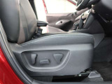 パワーシート搭載。微妙な調整が手軽にでき、ピッタリなポジションで運転することが可能です。
