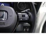 Hondaセンシングの機能のひとつ、アダプティブクルーズコントロール付!アクセルから足を離しても設定したスピードと前車との車間を保ち走行してくれます!車線維持もアシスト☆高速道路で疲労軽減ですね☆