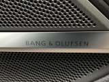 ●Bang&Olufsenサウンドシステム:高いインテリア性が特徴のプレミアムサウンドシステムを装備しており、高品質かつ臨場感のある音楽を車内でお楽しみいただけます。