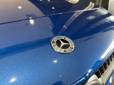 メルセデス・ベンツ[認定中古車]は、メルセデス・ベンツ日本株式会社が認定するメーカー保証制度が適用される中古車です。これは正規販売店のみで認められた保証制度です。