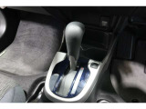 扱いやすい位置に配置されたフロアオートマチックです☆CVTを採用で滑らかでスムーズな走りが楽しめますよ♪