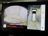 パノラミックビューモニター付きです。車両を上から見たような映像をディスプレイオーディオ画面に表示。運転席からの目視だけでは見にくい、車両周辺の状況をリアルタイムでしっかり確認できます。