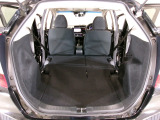 リアシートを倒せば広々荷室の出来上がり♪アレンジ次第でさまざまな荷物が積み込めますよ。