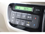 オートエアコンのお車ですので室内の温度をスムーズに調整してくれます♪