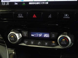 車内を快適に、オートエアコンを装備しています。