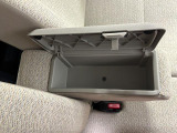 アームレストにも収納があります♪