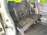 後部座席も気になるようなキズ・汚れやへたり等、大きなダメージはなく、良好な状態です。