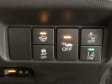 Hondaセンシング用の、VSA(ABS+TCS+横滑り抑制)解除と路外逸脱抑制機能のオンオフスイッチなどはハンドルの右側に装備しています。