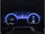 とっても見やすいメーターです。夜間時はラグジュアリーな気分にさせてくれる照明が魅力ですので、夜のドライブも楽しみになりますよ♪