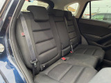後部座席も気になるようなキズ・汚れやへたり等、大きなダメージはなく、良好な状態です。