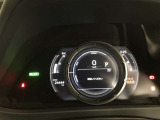 とっても見やすいメーターです。夜間時はラグジュアリーな気分にさせてくれる照明が魅力ですので、夜のドライブも楽しみになりますよ♪