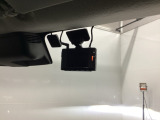 前方ドライブレコーダーを装備しており、走行中の映像をしっかり記録します。万が一の際の状況確認に役立つ安心装備です。