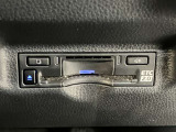 ETC車載器搭載しております。高速道路も料金支払いレーンに並ばず通過でき、とても便利です。ETCカードもお車購入時に入会する事ができます。お気軽にお問い合わせ下さい。
