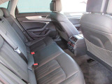 ホールド性が高く、ほどよく固いリアシートは長時間乗車も快適に過ごす事ができます!!