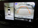 ■アラウンドビューモニター搭載。車体を4方向のカメラで「上から見下ろしたような映像」を映します。車庫入れが苦手な方も映像サポートでラクラク駐車できます。
