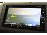 バックカメラが装備されており、後方の安全確認はもちろんのこと狭い場所での駐車や雨の日・夜間など視界の悪いコンディションでのストレスの軽減にもなります!