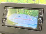【バックカメラ】駐車時に後方がリアルタイム映像で確認できます。大型商業施設や立体駐車場での駐車時や、夜間のバック時に大活躍!運転スキルに関わらず、今や必須となった装備のひとつです!