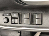 パワーウィンドは今や当たり前の機能ですが、無いと困る機能です。運転席からの操作で、全席の窓を振るオープンにしたり、フルクローズが可能です。