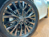 【純正19インチアルミホイール】外観にマッチした純正アルミホイールを装着しております。各種社外アルミホイールや、スタッドレスタイヤも取扱いしております。是非ご相談ください♪