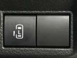 【パワースライドドア】スマートキーや運転席のスイッチでスライドドアの開閉が可能♪電動だから力を入れてドアを開ける必要が無く、小さいお子様でも、重い荷物を持っている時もラクに開け閉めできます♪