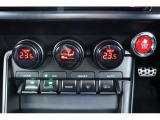 運転席と助手席の温度調整が可能なデュアルエアコンを採用!