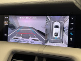 サラウンドビューモニターは、車両周囲のカメラ映像を合成し、上から見たように表示して駐車や安全確認を支援する機能です。