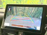 【バックカメラ】駐車時に後方がリアルタイム映像で確認できます。大型商業施設や立体駐車場での駐車時や、夜間のバック時に大活躍!運転スキルに関わらず、今や必須となった装備のひとつです!