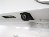 バックカメラが付いているので後方確認が非常にしやすいです。今や運転初心者も熟練者も必須装備!ついていて損はないですね♪