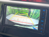 【バックカメラ】駐車時に後方がリアルタイム映像で確認できます。大型商業施設や立体駐車場での駐車時や、夜間のバック時に大活躍!運転スキルに関わらず、今や必須となった装備のひとつです!