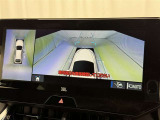 【パノラミックビューモニター】車を真上から見た状態をナビに映し出し、駐車時などをサポート☆クルマの斜め後ろなど、目が届きにくい箇所も確認できるため、いち早く障害物に気が付くことができます!