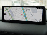 マツダコネクトの10.25インチワイドセンターディスプレイです。『Android Auto』『Apple CarPlay』や独自のコネクテッドサービスに対応したインターフェイスシステムです。