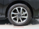 社外のアルミホイールになります。タイヤサイズは185/60R15です。