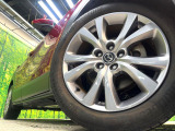 【純正アルミホイール】外観にマッチした純正アルミホイールを装着しております。各種社外アルミホイールや、スタッドレスタイヤも取扱いしております。是非ご相談ください♪