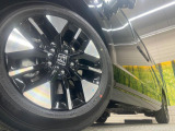 【純正アルミホイール】外観にマッチした純正アルミホイールを装着しております。各種社外アルミホイールや、スタッドレスタイヤも取扱いしております。是非ご相談ください♪