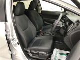 座面が広く、座り心地の良いフロントシート!フロントピラーのスリム化などすっきりとした前方視界を確保しています。見晴らしが良いので運転もしやすいです♪
