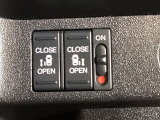 両側電動スライドドア!!荷物で手が塞がる時など簡単にドアの開閉が出来ます!何より力いらずで開閉OK!女性やお年寄りにも優しい♪電動機能はOFFにもできますから元気なお子様の駆け出しも安心!