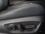 パワーシート搭載。微妙な調整が手軽にでき、ピッタリのポジションで運転することが可能です。