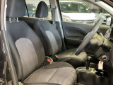 運転席はほどよくホールド感のある形状をしておりますので、運転がし易いです!