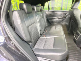 後部座席も気になるようなキズ・汚れやへたり等、大きなダメージはなく、良好な状態です。