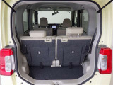 広々としたラゲージスペースを備えています。大きなものや長さのある荷物もしっかりと積み込めます。