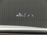 カラーヘッドアップディスプレイ付き。少ない視線移動で情報を確認できるので、運転の疲労軽減に繋がりますよ♪