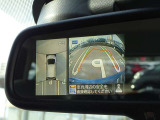 【アラウンドビューモニター&バックモニター】クルマを真上から見下ろしているかのような映像が表示され、周囲の状況がひと目で把握できるので、安心してスマートに駐車できます。駐車が苦手な方にオススメです!