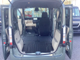 最大の特徴として運転席を除いた3つのシートをすべて倒すことでとても広い空間ができます。フルフラットですので使い方もたくさんあります。