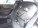 ◆チップアップ&ダイブダウン機構付【ULTR SEAT】は後席座面を左右分割で跳ね上げることができます。トランクで積載できない背の高い荷物をラクラク収納できます。ホンダ車ならではの人気装備です。